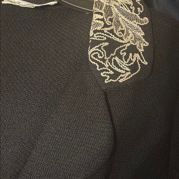 St. John Collection Black Blazer with Notched Lapel & Ornate Embroidery. Size 14 - Picture 6 of 9